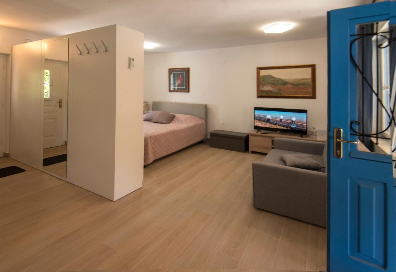 Studio Apartman Roza Ston Exterior foto