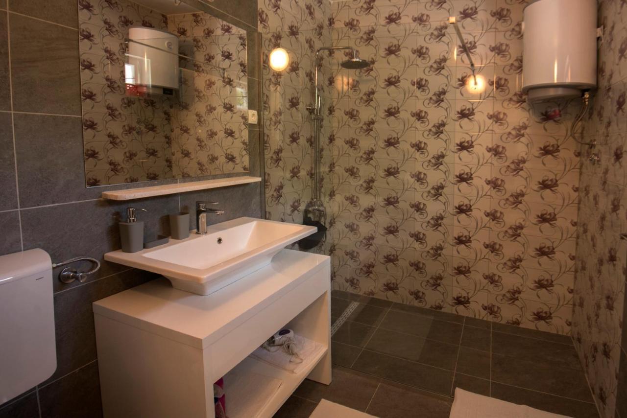 Studio Apartman Roza Ston Exterior foto